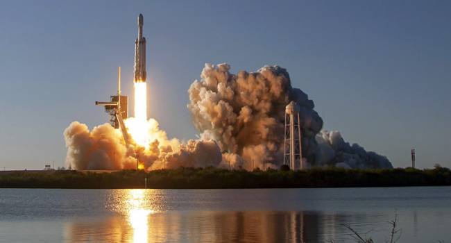 Сегодня SpaceX отправит четырех астронавтов на МКС на полгода