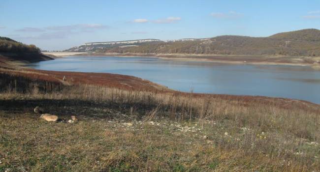«Стало печальным болотом»: в Крыму уничтожено еще одно водохранилище
