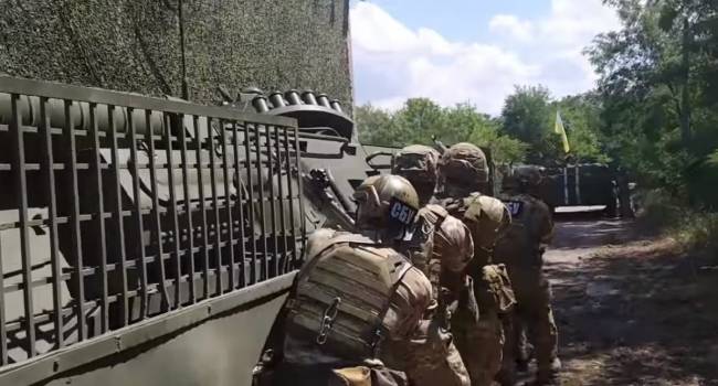 «СБУ передала Штепе пламенный привет»: Спецслужба на бронетехнике и вертолете штурмовала здание в Славянске 