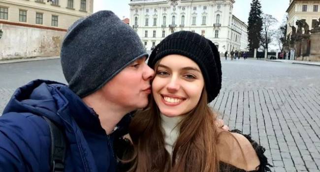 «Всегда наношу этот крем»: супруга Дмитрия Комарова рассказала об уходе за кожей «Всегда наношу этот крем»: супруга Дмитрия Комарова рассказала об уходе за кожей