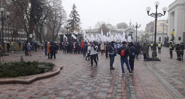 Таким митингом «слуг» не испугаешь: активисты SaveФОП собрались под парламентом