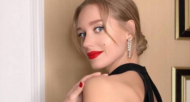 «Я только со второго раза поняла, в чём различие фотографий»: Кристина Асмус позировала на собственной кухне, запутав поклонников «Я только со второго раза поняла, в чём различие фотографий»: Кристина Асмус позировала на собственной кухне, запутав поклонников
