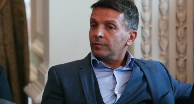 Знаменитый российский актер призвал своих коллег не сниматься в «голубых огоньках» федеральных каналов, тем самым, поддержав бойкот Валерия Меладзе 
