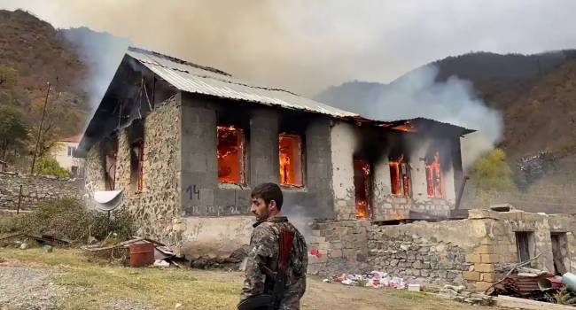 «Демонстрация ненависти»: Жители дотла сжигают Карабах перед уходом 