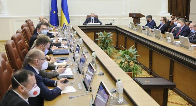 Эксперт: Правительство Шмыгаля сформировано в Офисе президента, а это нарушение Конституции