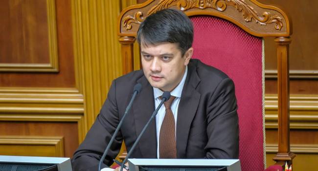 Политтехнолог: Если Разумков сейчас прямым текстом заявит о своих президентских амбициях, его сразу же начнут валить, как опасного конкурента