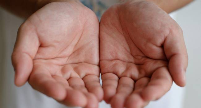 «Могут говорить о развивающемся раке легких»: Врачи объяснили, почему важно постоянно следить за состоянием пальцев и ногтей