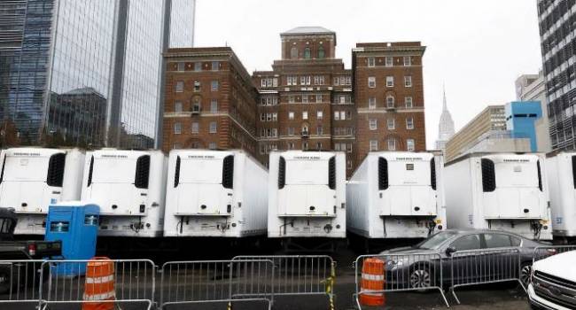 Американские СМИ: в Нью-Йорке тела умерших от коронавируса лежат в грузовиках-рефрижераторах с весны 
