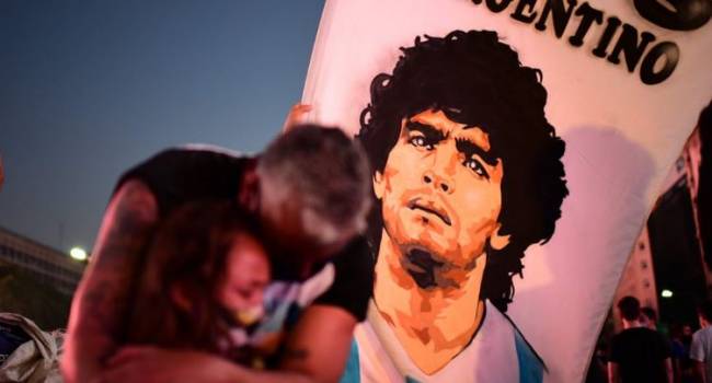 Ни одного фаната не пустили: как проходили похороны Диего Марадоны, - фото 