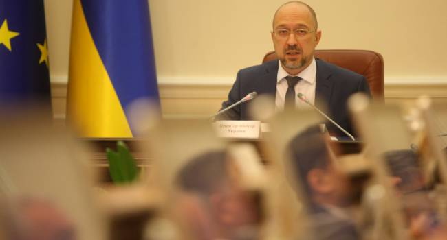 Политолог: в тяжелые годы войны правительствам удалось вывести экономику в рост, сейчас же, после смены власти, Украина идет в падение Политолог: в тяжелые годы войны правительствам удалось вывести экономику в рост, сейчас же, после смены власти, Украина идет в падение