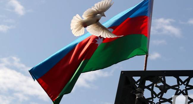 Обои с азербайджанским флагом на телефон