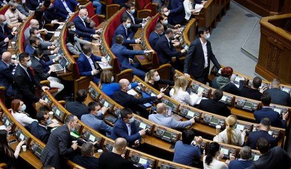 У Зеленского оценили перспективы переформатирования коалиции 