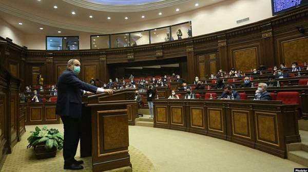 Пашинян согласился провести в 2021 году досрочные выборы 