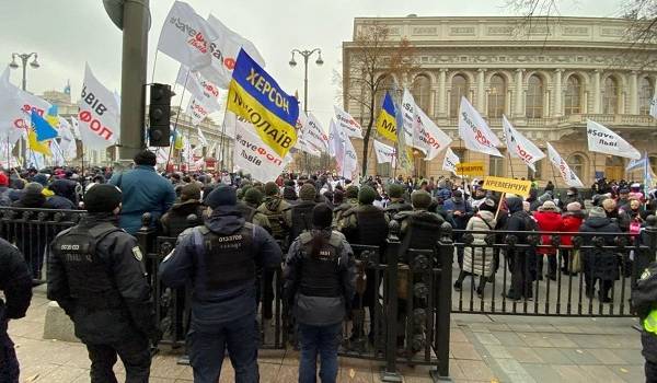 Возле стен Рады сегодня новый митинг: теперь протестуют профсоюзы