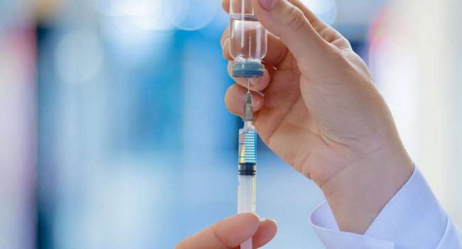 Вакцинация от коронавируса в Украине: В Минздраве рассказали, кто получит бесплатную вакцину, а кто нет 