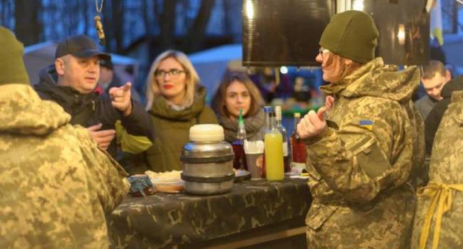Политолог: сегодня свой праздник отмечают люди, на которых держится мощь Украины