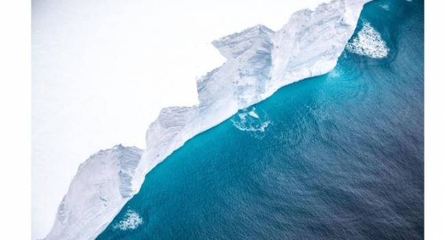 На одном снимке он просто не поместился: военные показали фотографии огромного дрейфующего айсберга 