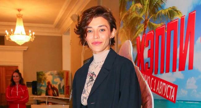 «Господи, прям как с Освенцема»: Алина Астровская разделась перед фотографом, похваставшись кубиками на прессе 