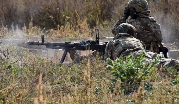 Война на Донбассе: оккупанты четыре раза открывали огонь по украинским военным 