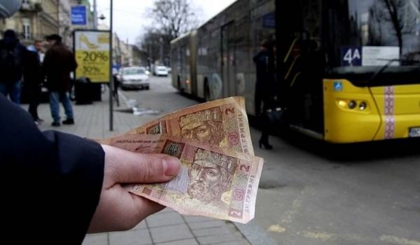 В столичных маршрутках начали поднимать цены на проезд В столичных маршрутках начали поднимать цены на проезд