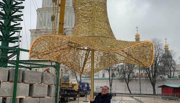 «Сложно ожидать инноваций в такой стране»: Милованову не понравилась замена «волшебной» шляпы на главной елке страны на звезду