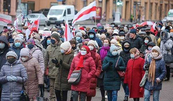 Пенсионеры в Минске вышли на марш против Лукашенко Пенсионеры в Минске вышли на марш против Лукашенко