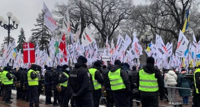 Телеведущая: мы не Беларусь и умеем выпускать когти, власти лучше, пока не поздно одуматься Телеведущая: мы не Беларусь и умеем выпускать когти, власти лучше, пока не поздно одуматься