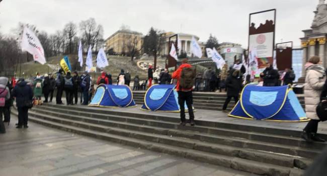 Политолог об акции SaveФОП: три палатки и несколько сотен протестующих на Майдане – этим власть не испугаешь