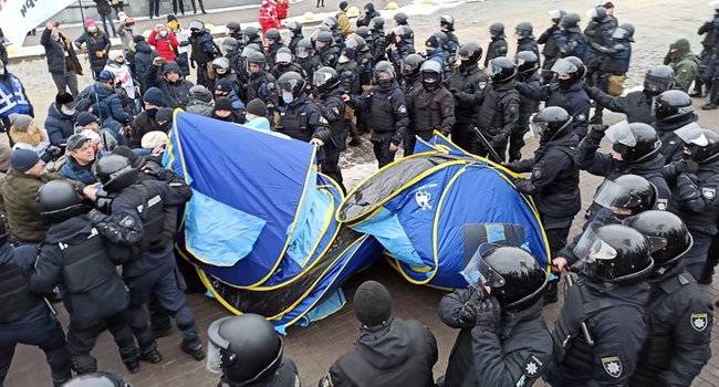 Гайдукевич: 8000 ударов дубинкой – Зеленский через Авакова насчитывает компенсацию за глупость своим избирателям Гайдукевич: 8000 ударов дубинкой – Зеленский через Авакова насчитывает компенсацию за глупость своим избирателям