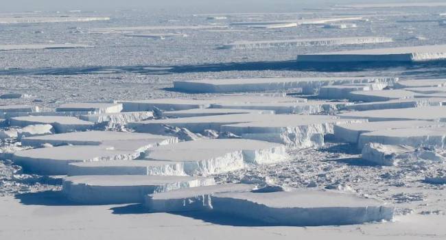 Ученые зафиксировали аномальную толщину льда Каспийского моря 