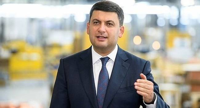 Политолог на пальцах объяснил, почему помимо четыре проходных партий в Раду обязательно должен попасть Гройсман