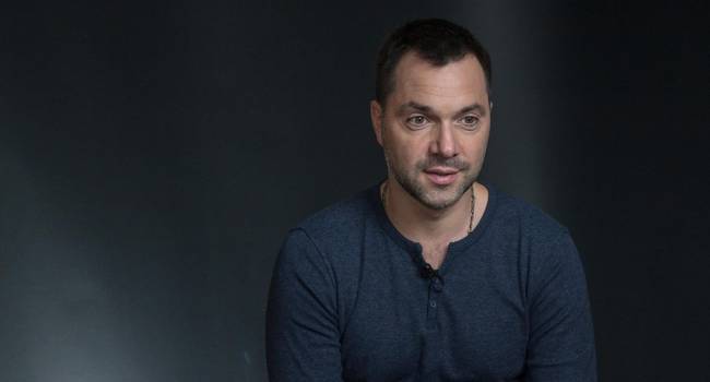 Блогер: Арестович не имел права озвучивать российскую версию именем Украины Блогер: Арестович не имел права озвучивать российскую версию именем Украины