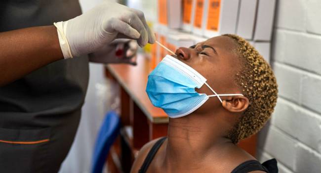 Новый штамм коронавируса обнаружен в ЮАР: С него началась вторая волна пандемии