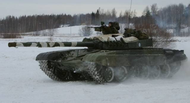 «Если ВСУ рыпнутся, мы дадим им по зубам»: В «ЛНР» радуются прибывшим в Луганск военным РФ на танках