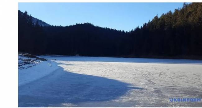 Самое красивое озеро Украины полностью замерзло, - фото 