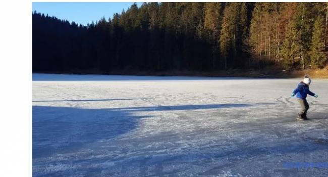 Самое красивое озеро Украины полностью замерзло, - фото 