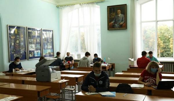 «Студенчество должно быть довольным»: Шкарлет пообещал новые стипендии «Студенчество должно быть довольным»: Шкарлет пообещал новые стипендии