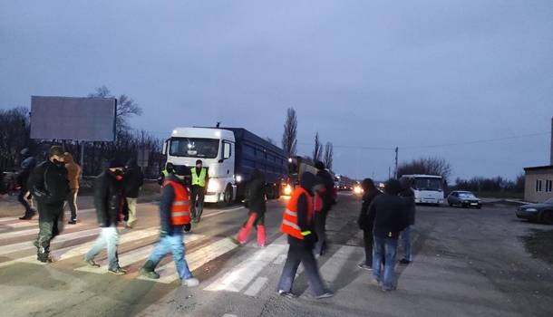 В Кировоградской области шахтеры уже три дня перекрывают трассы 
