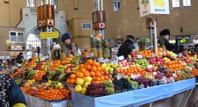 Аккурат перед Новым годом: на рынках Киева резко подорожали фрукты 