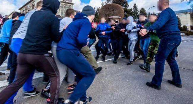В Новой Каховке в драке с гражданскими был убит военный В Новой Каховке в драке с гражданскими был убит военный