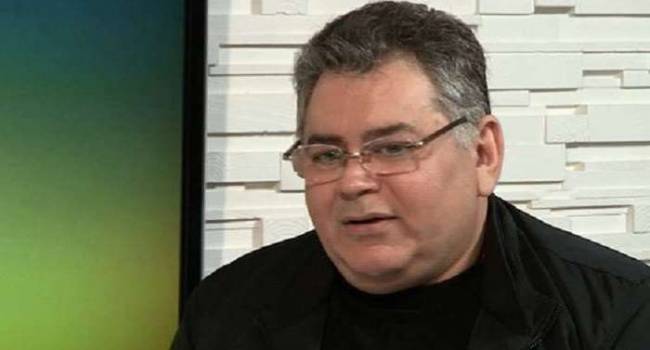 Блогер: никаких дискуссий о «внешнем управлении» вести уже не нужно. Услышали эти слова – идентифицировали врага – потянулись за канделябром