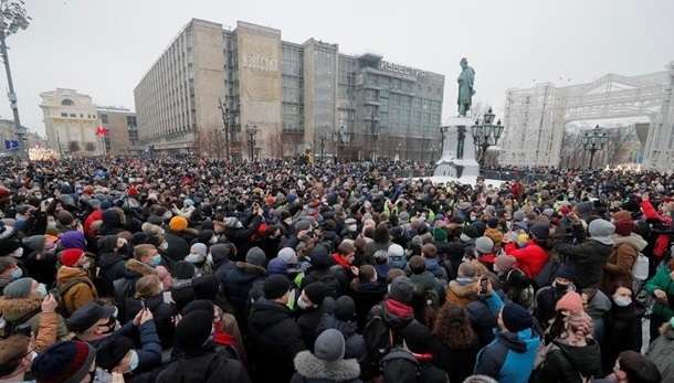 Песков о протестах в РФ: Вышло мало людей. Многие голосуют за Путина 