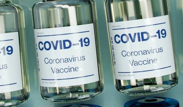 В США арестовали фармацевта, испортившего 500 доз COVID-вакцины