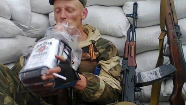 «Очередные летальные потери «ЛДНР»: Боевики продолжают убивать себя алкоголем – офицер ВСУ