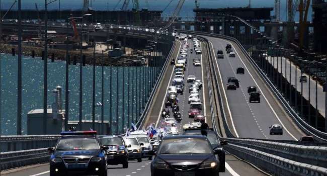 В России отчитались: в новогодние праздники по Крымскому мосту проехали более 100 тысяч автомобилей 