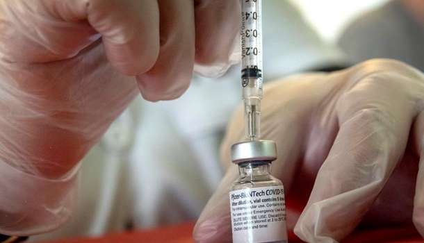 Компания Pfizer анонсировала сокращение поставок вакцины от коронавируса в Европу