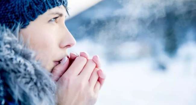 Медики объяснили, почему пациентам с астмой лучше оставаться дома в морозный день 