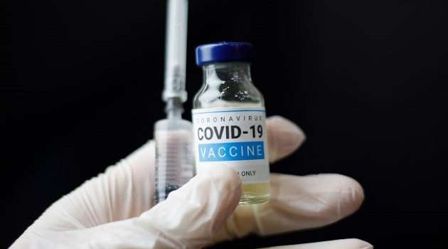 В Индии началась самая масштабная программа по вакцинации от COVID-19
