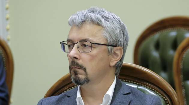 Глава Минкульта Ткаченко назвал вероятные сроки возобновления работы кинотеатров и ресторанов 