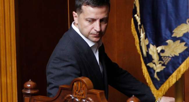 Блогер: Зеленскому у нас на глазах банально дают взятки. Причем, в форме очень специфической Блогер: Зеленскому у нас на глазах банально дают взятки. Причем, в форме очень специфической